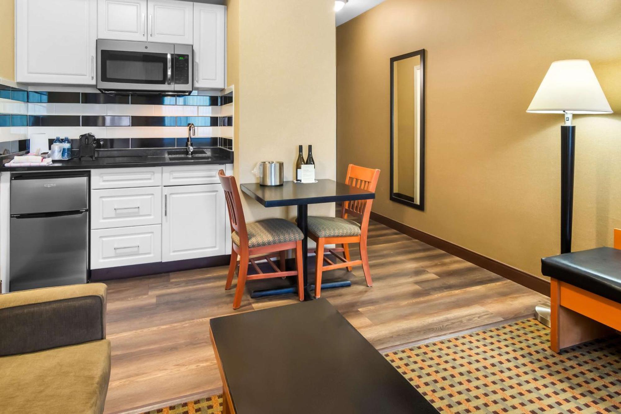 Best Western Plus Osoyoos Hotel & Suites Buitenkant foto