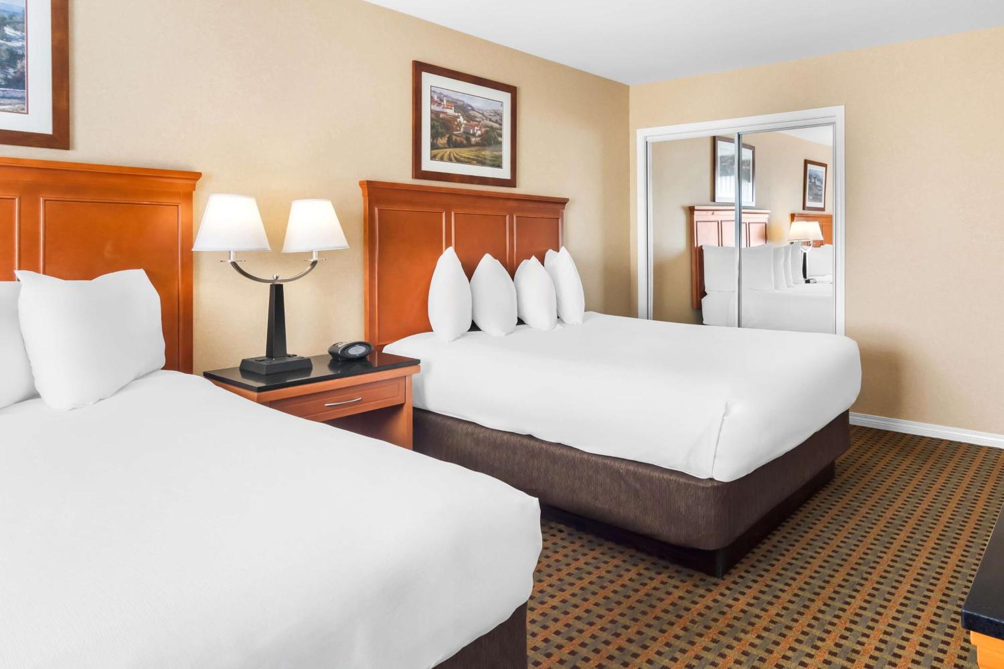 Best Western Plus Osoyoos Hotel & Suites Buitenkant foto